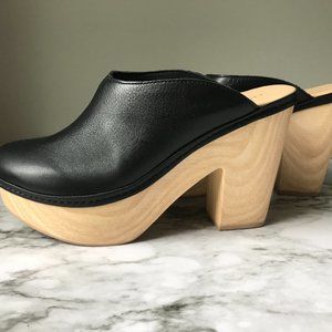 Chinese Laundry Black Clog